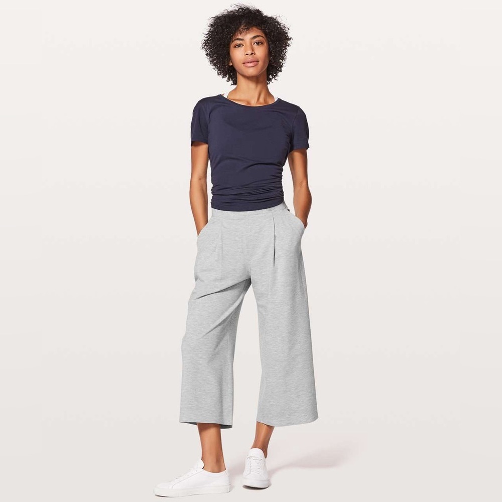 Lululemon Can You Feel The Pleat Crop *21"-Heathered Power Grey- Size 6